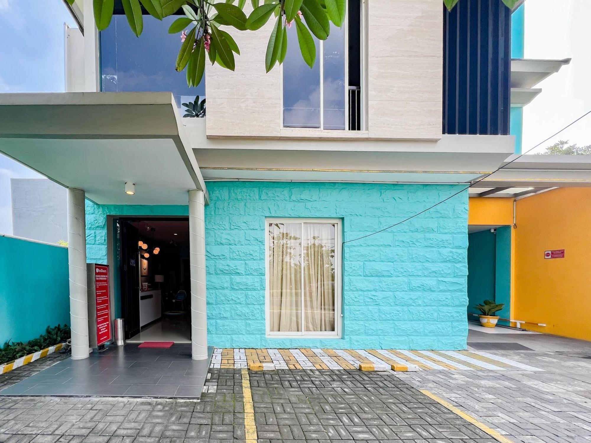 Hotel Reddoorz @ Bukit Palma 2*