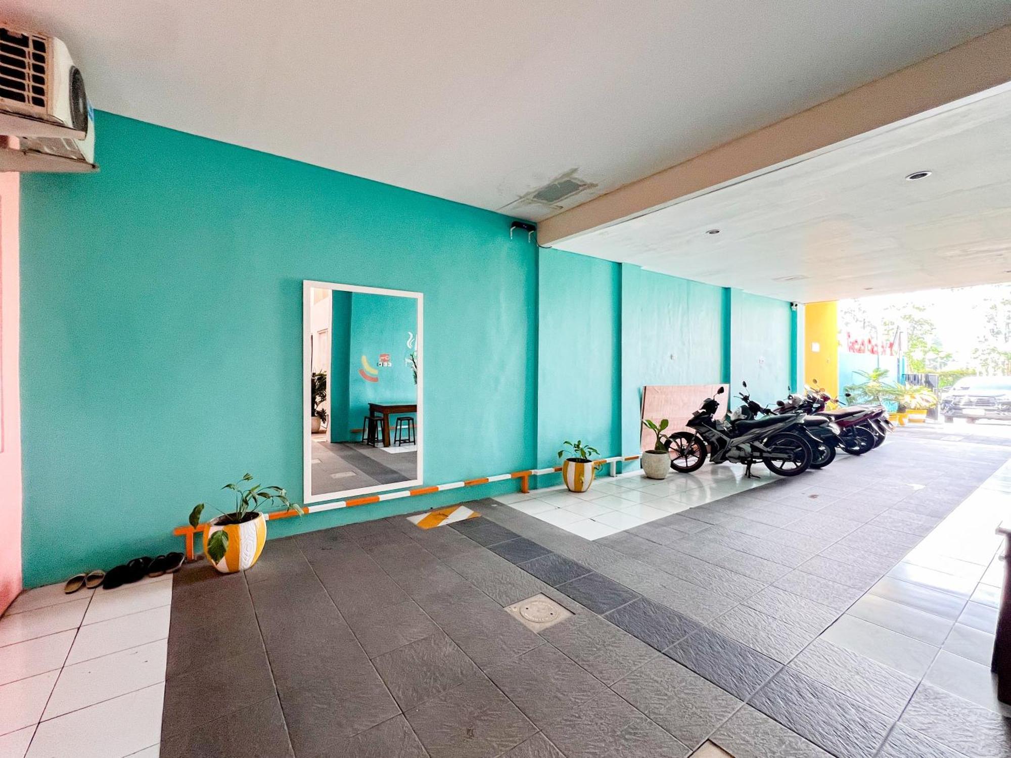 Reddoorz @ Bukit Palma 2* Surabaya